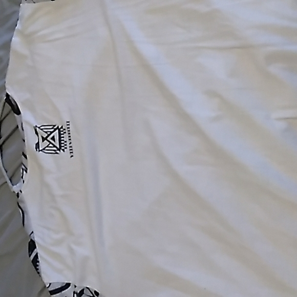 Shirt - Picture 3 of 3